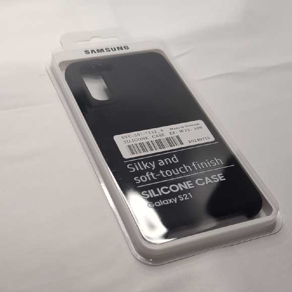 Samsung Galaxy S21 Soft-Touch Black Case - Picture 3 of 4